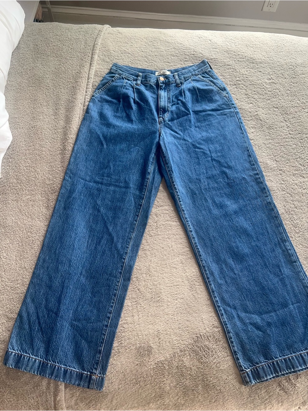Madewell Baggy Pleated Straight Leg Jeans - Blue Denim - Picture 3 of 8